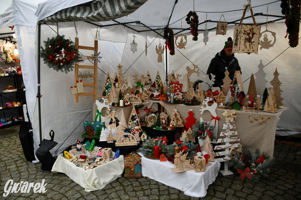 Tarnowskie Góry, rynek. Świąteczny jarmark [FOTO]