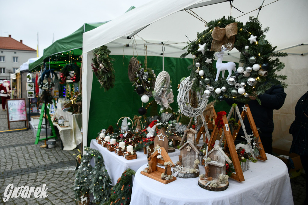 Tarnowskie Góry, rynek. Świąteczny jarmark [FOTO]