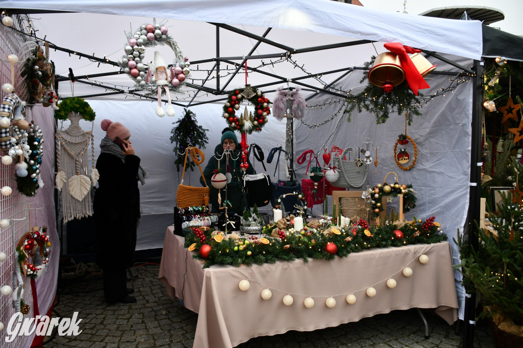 Tarnowskie Góry, rynek. Świąteczny jarmark [FOTO]