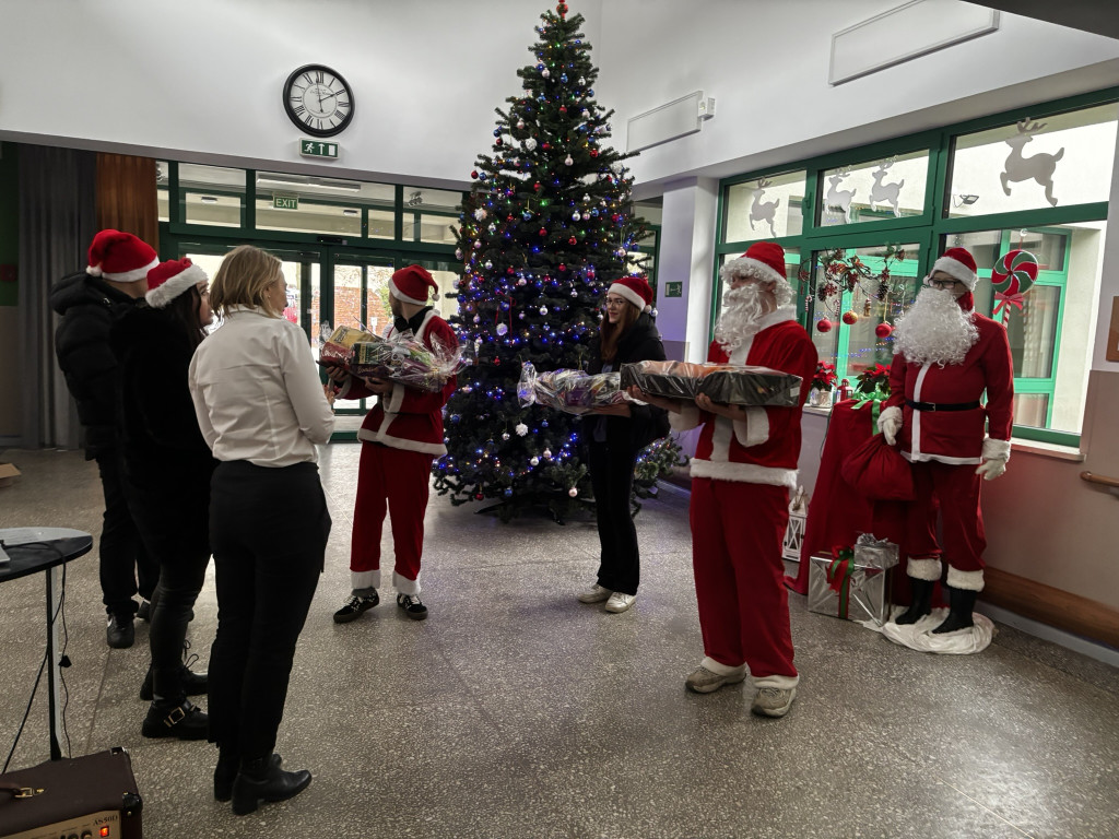 Sorbona z Tarnowskich Gór pomaga przed świętami