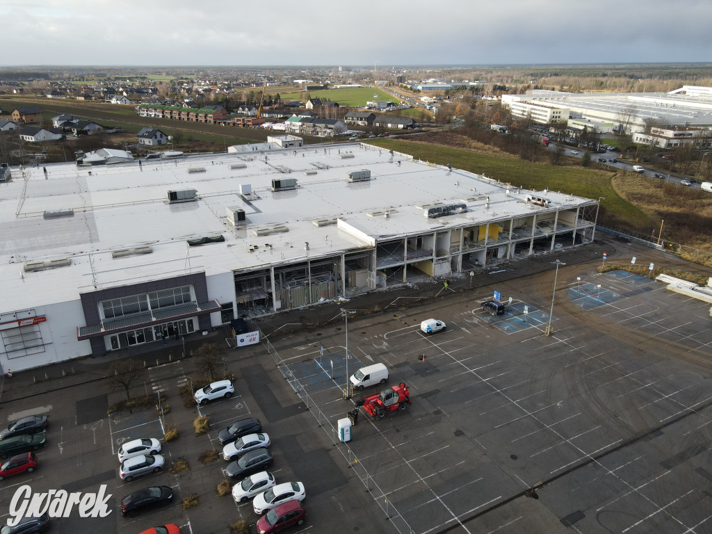 Tarnowskie Góry, dawne Tesco. Trwa rozbiórka