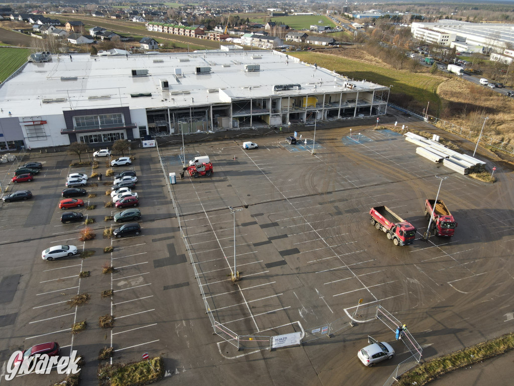 Tarnowskie Góry, dawne Tesco. Trwa rozbiórka