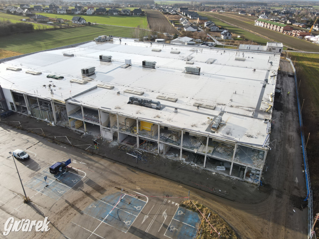 Tarnowskie Góry, dawne Tesco. Trwa rozbiórka