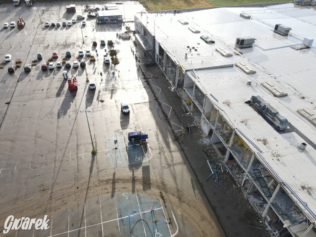 Tarnowskie Góry, dawne Tesco. Trwa rozbiórka