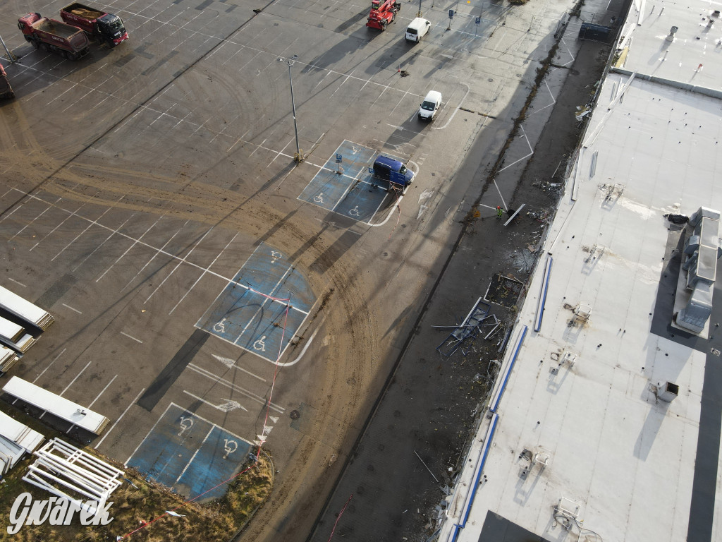 Tarnowskie Góry, dawne Tesco. Trwa rozbiórka