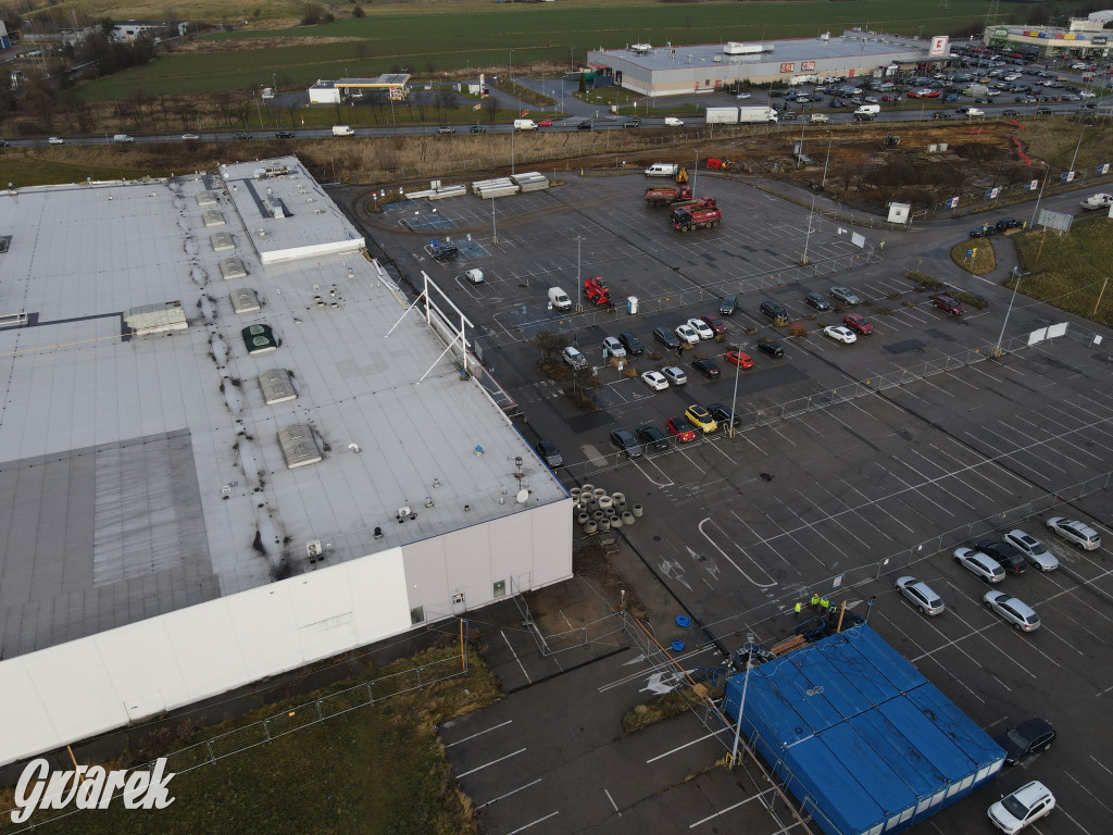 Tarnowskie Góry, dawne Tesco. Trwa rozbiórka