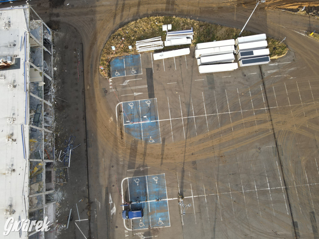 Tarnowskie Góry, dawne Tesco. Trwa rozbiórka