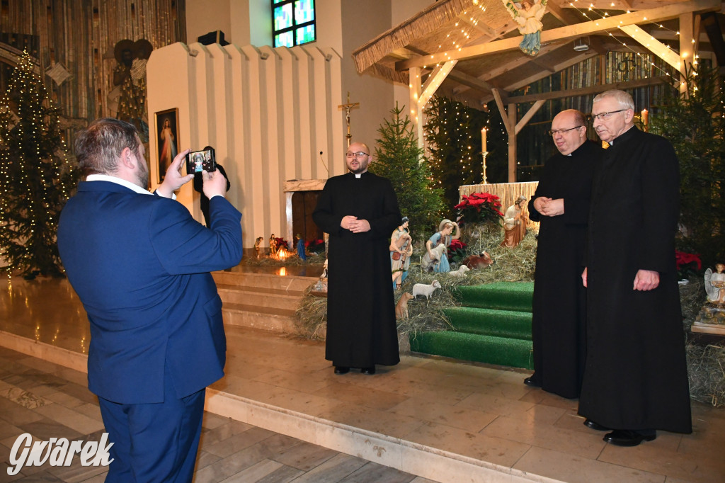 Radzionków, Rojca. Szopka i życzenia proboszcza