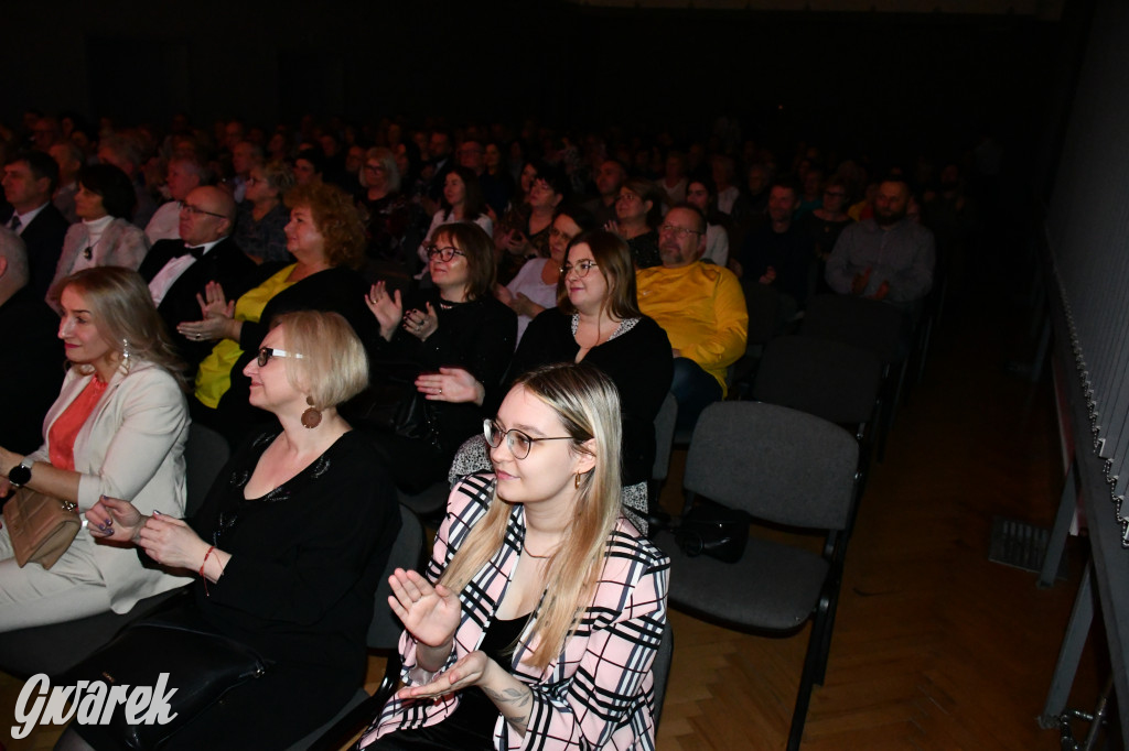 Koncert noworoczny. Dyrektor przywitał się śpiewająco