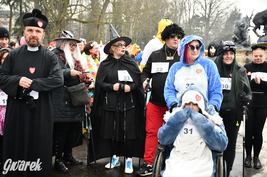 W śmiesznych przebraniach pobiegli dla WOŚP