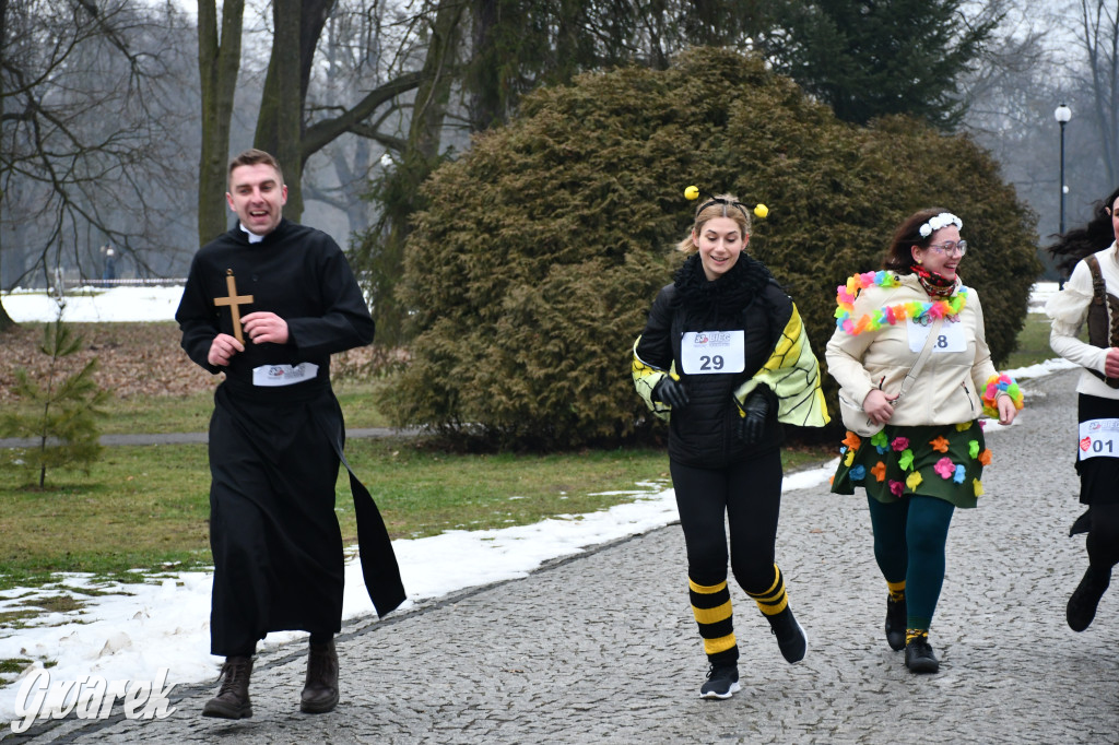 W śmiesznych przebraniach pobiegli dla WOŚP