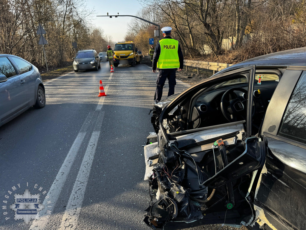 Tarnowskie Góry. Zderzenie 3 pojazdów na obwodnicy