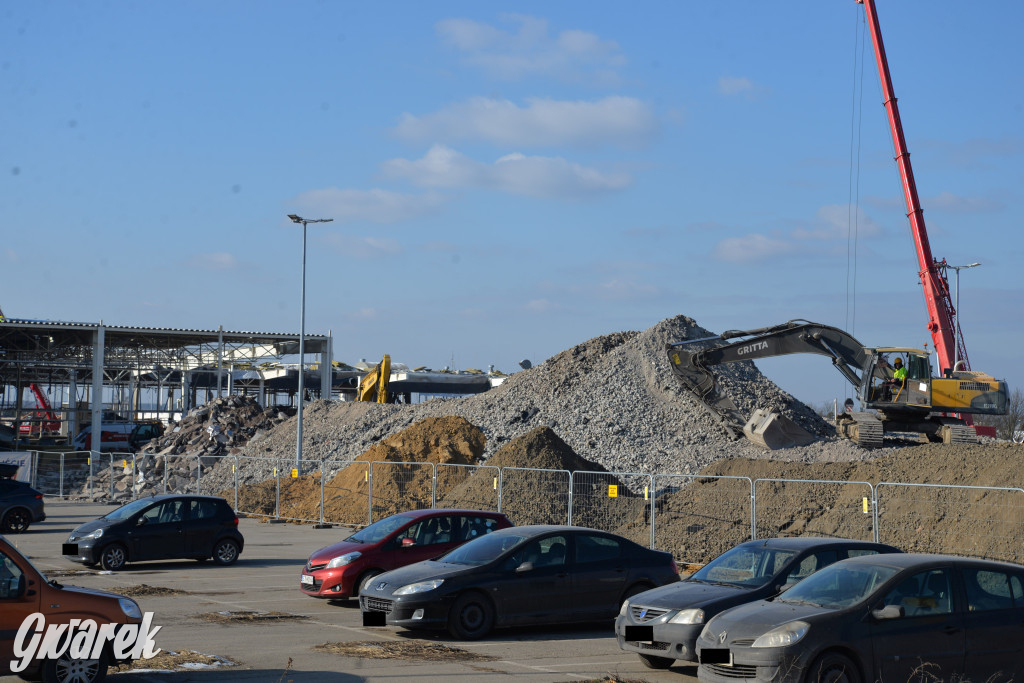 Byłe Tesco. Jest demolka, ma być park handlowy