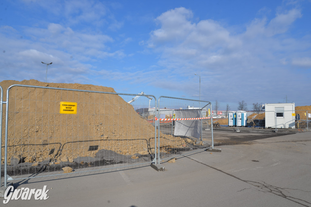 Byłe Tesco. Jest demolka, ma być park handlowy