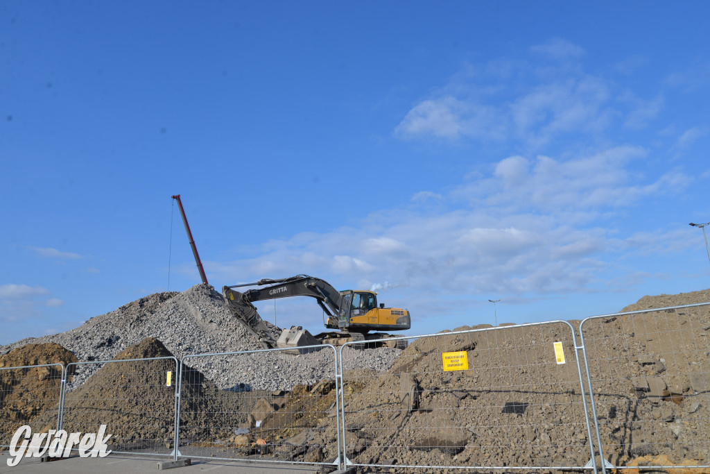 Byłe Tesco. Jest demolka, ma być park handlowy