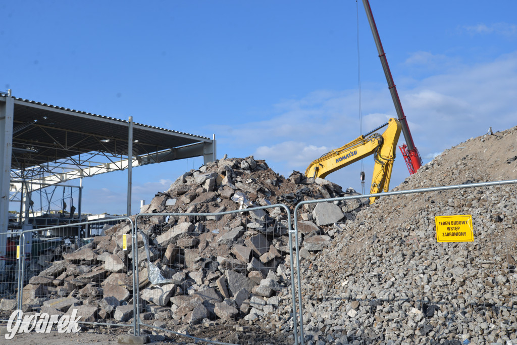 Byłe Tesco. Jest demolka, ma być park handlowy