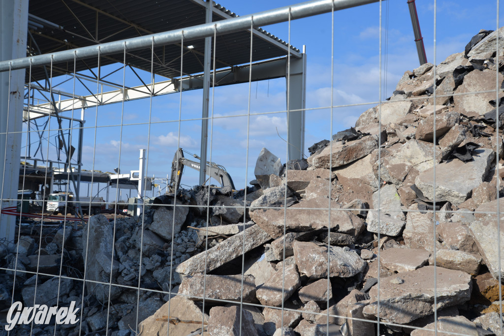 Byłe Tesco. Jest demolka, ma być park handlowy