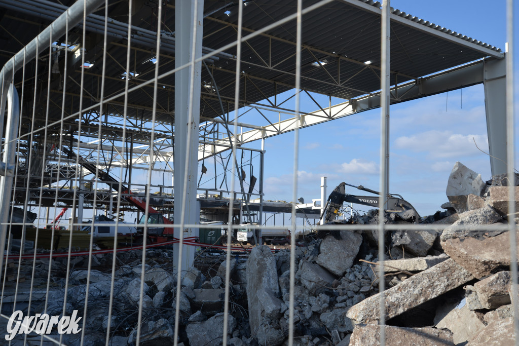 Byłe Tesco. Jest demolka, ma być park handlowy