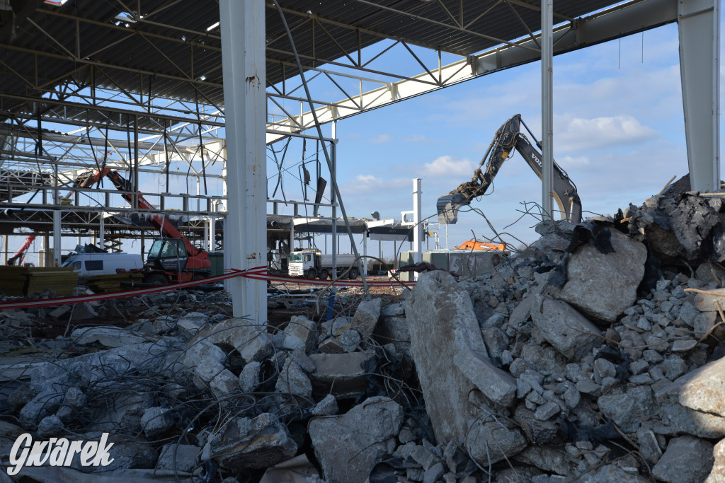 Byłe Tesco. Jest demolka, ma być park handlowy