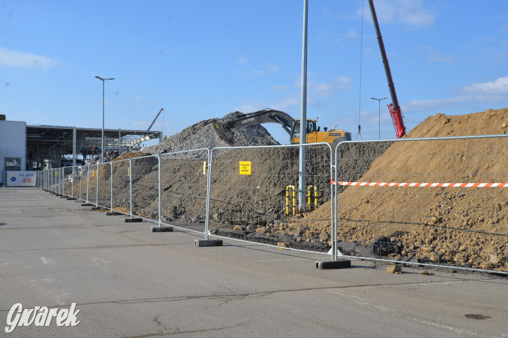 Byłe Tesco. Jest demolka, ma być park handlowy