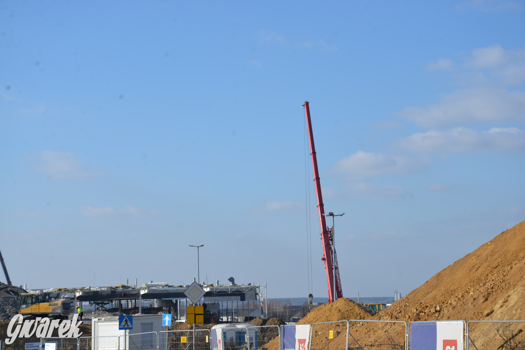 Byłe Tesco. Jest demolka, ma być park handlowy