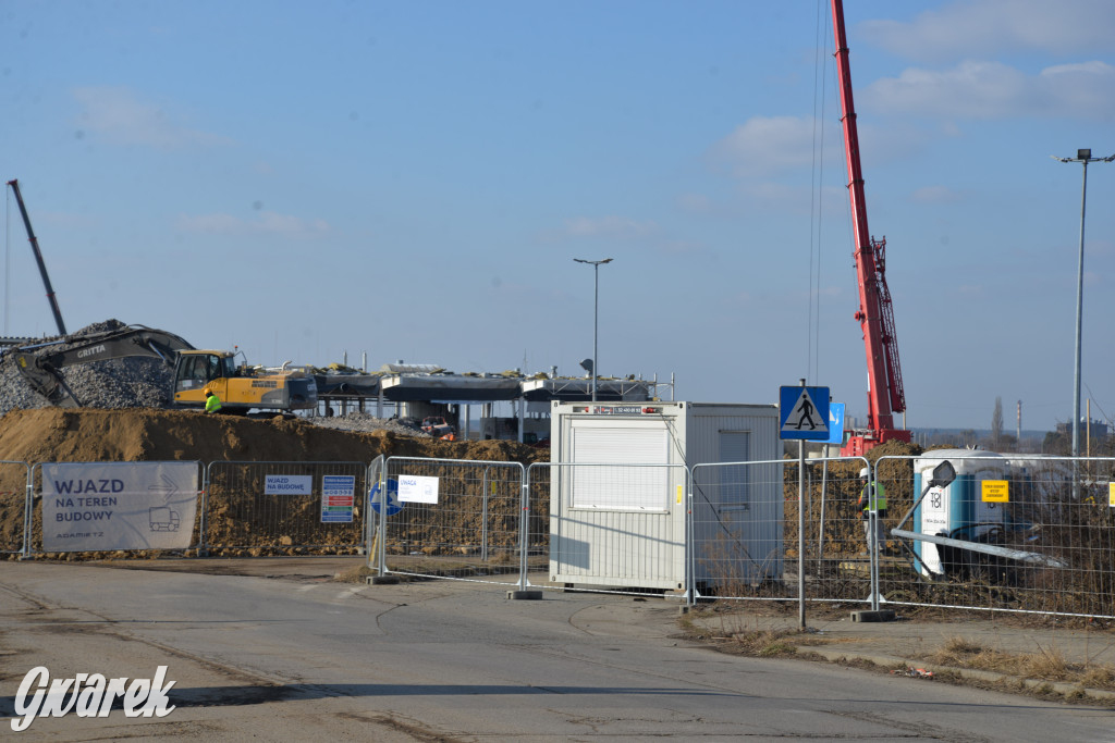 Byłe Tesco. Jest demolka, ma być park handlowy