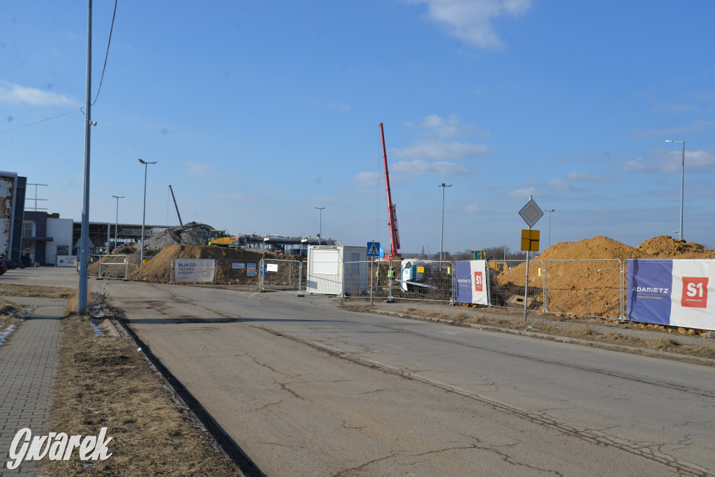 Byłe Tesco. Jest demolka, ma być park handlowy