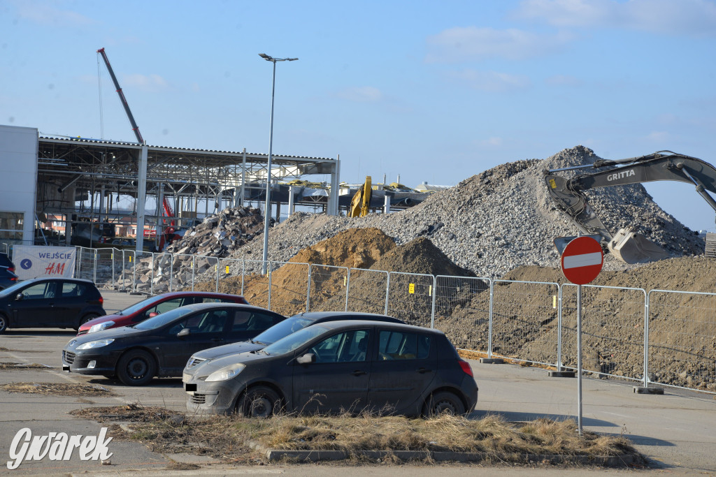 Byłe Tesco. Jest demolka, ma być park handlowy