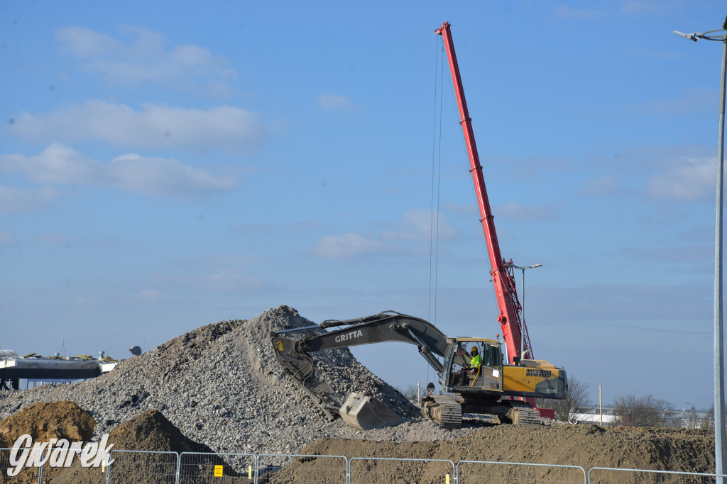 Byłe Tesco. Jest demolka, ma być park handlowy