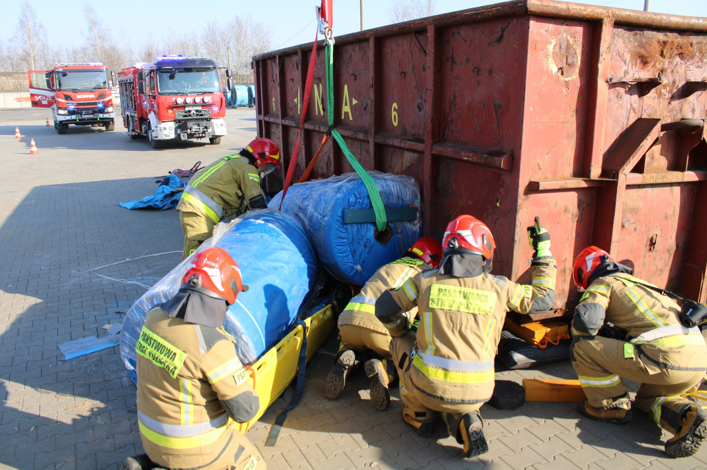 Piekary Śl. Ćwiczenia  w zakładzie Cobra Europa