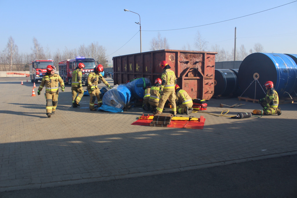 Piekary Śl. Ćwiczenia  w zakładzie Cobra Europa