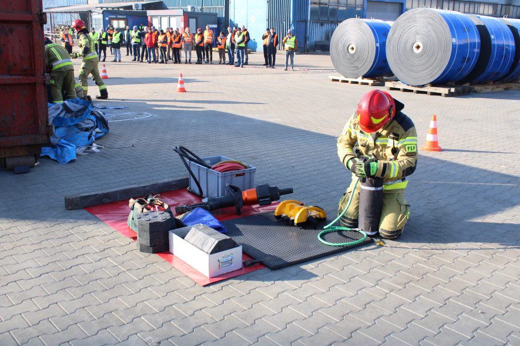 Piekary Śl. Ćwiczenia  w zakładzie Cobra Europa