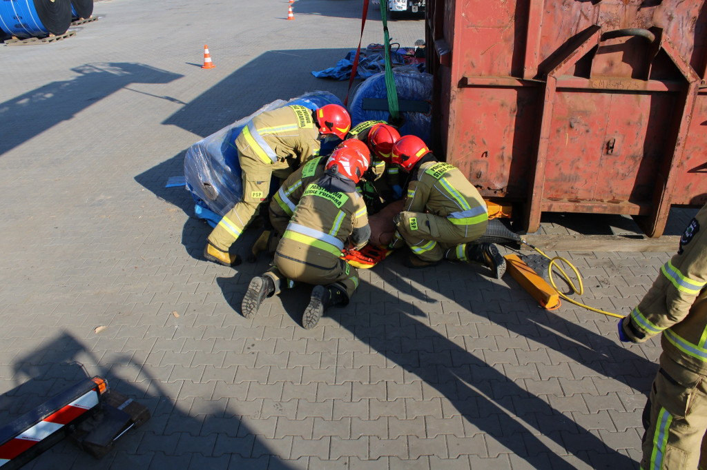 Piekary Śl. Ćwiczenia  w zakładzie Cobra Europa