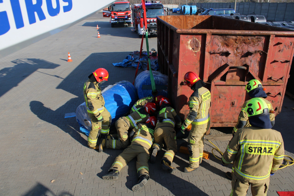 Piekary Śl. Ćwiczenia  w zakładzie Cobra Europa