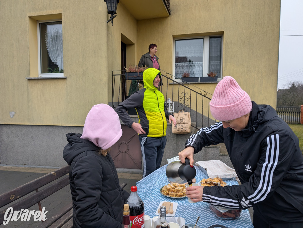 Wesoła ferajna wodzi niedźwiedzia w Kopienicy. Bery 2025