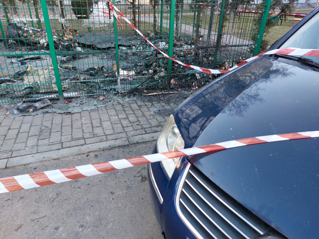 Zbiegł na dół, ale ogień dosięgał już samochodu