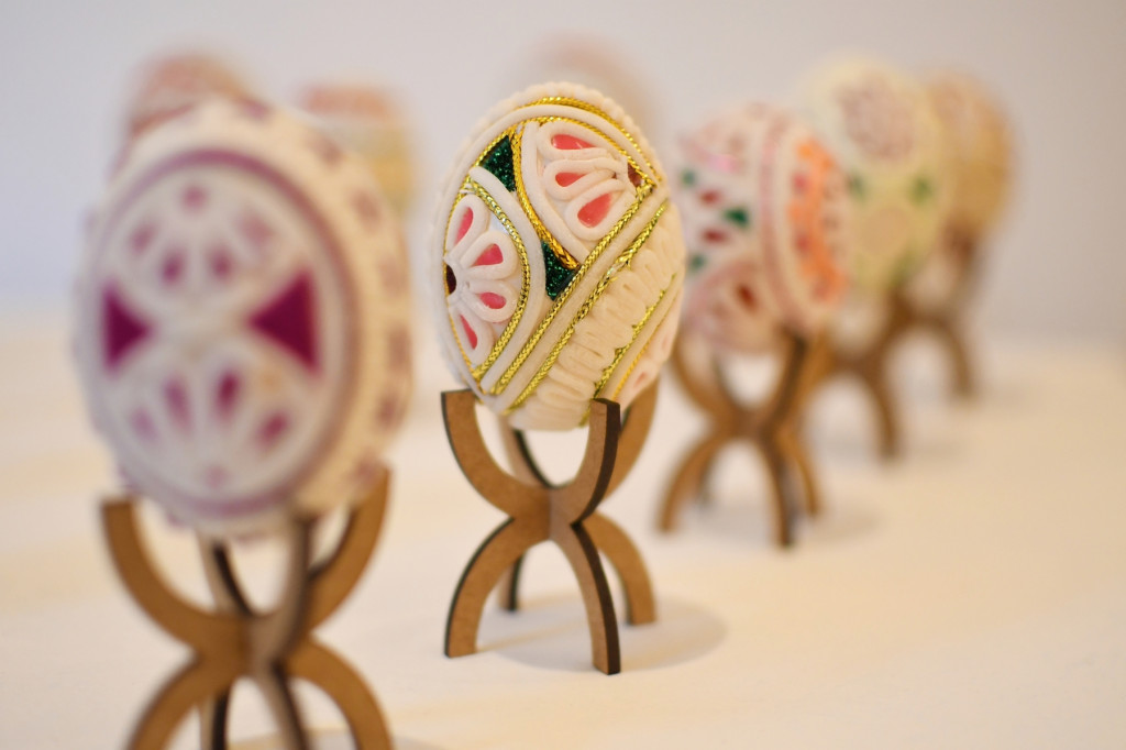 Jaja strusie z motywami zwierząt. Wystawa kroszonek