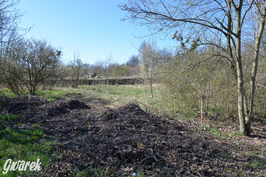 Nakło Śląskie. Kto posprząta śmierdzące odpady?