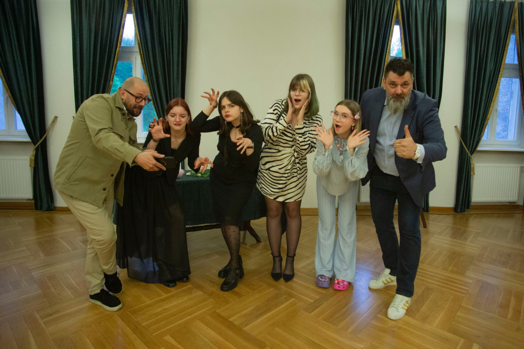 Tarnowskie Góry. Wystawa absolwentów Plastyka