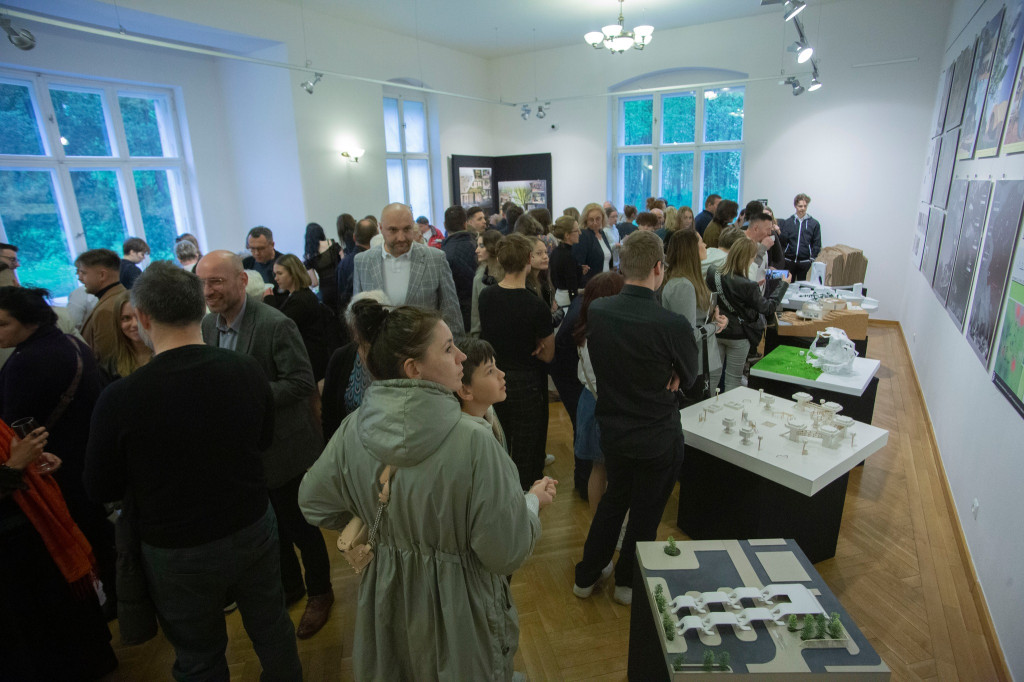 Tarnowskie Góry. Wystawa absolwentów Plastyka