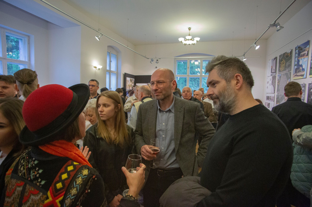 Tarnowskie Góry. Wystawa absolwentów Plastyka