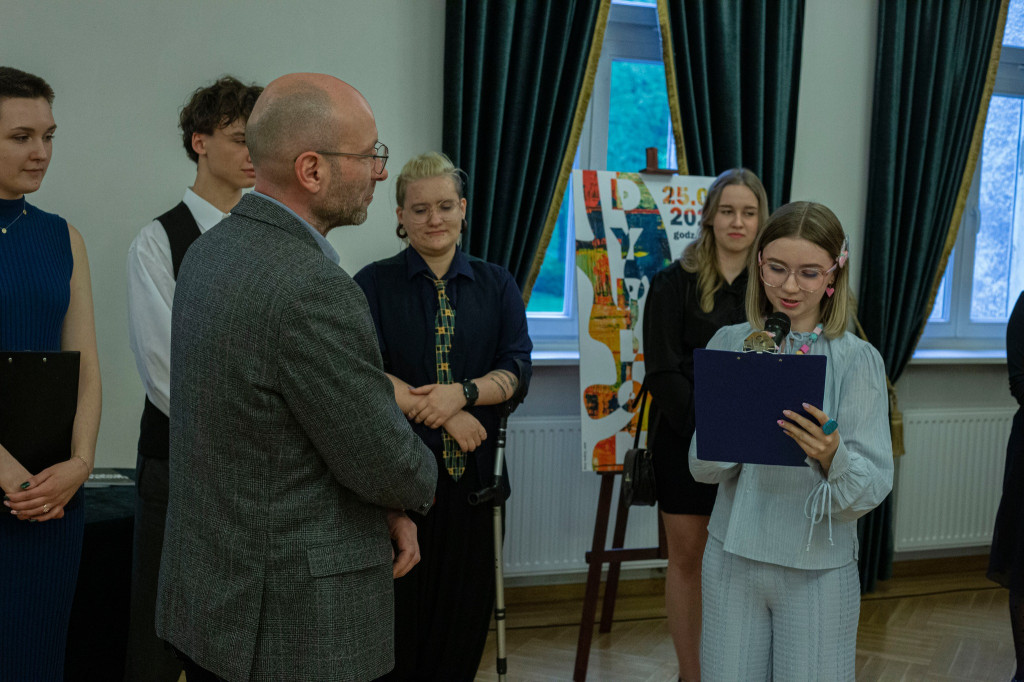 Tarnowskie Góry. Wystawa absolwentów Plastyka