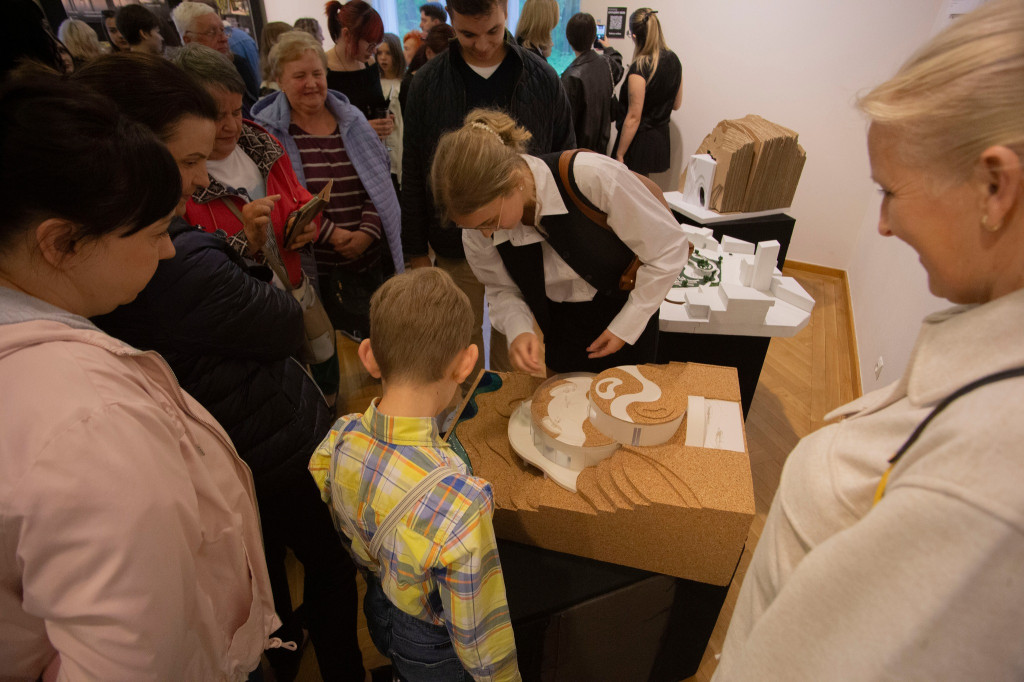 Tarnowskie Góry. Wystawa absolwentów Plastyka