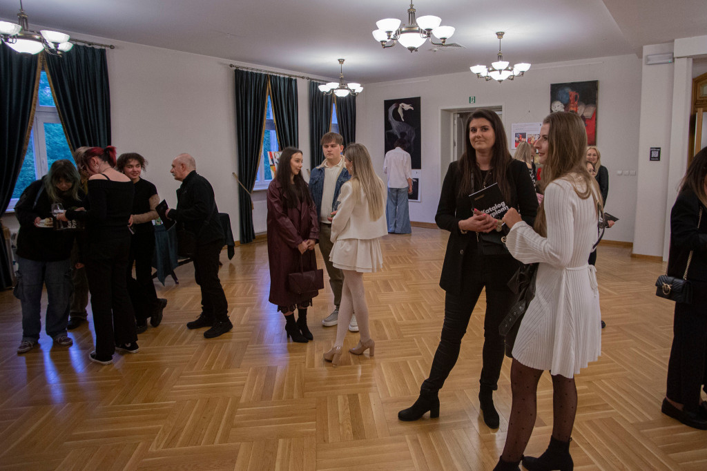 Tarnowskie Góry. Wystawa absolwentów Plastyka