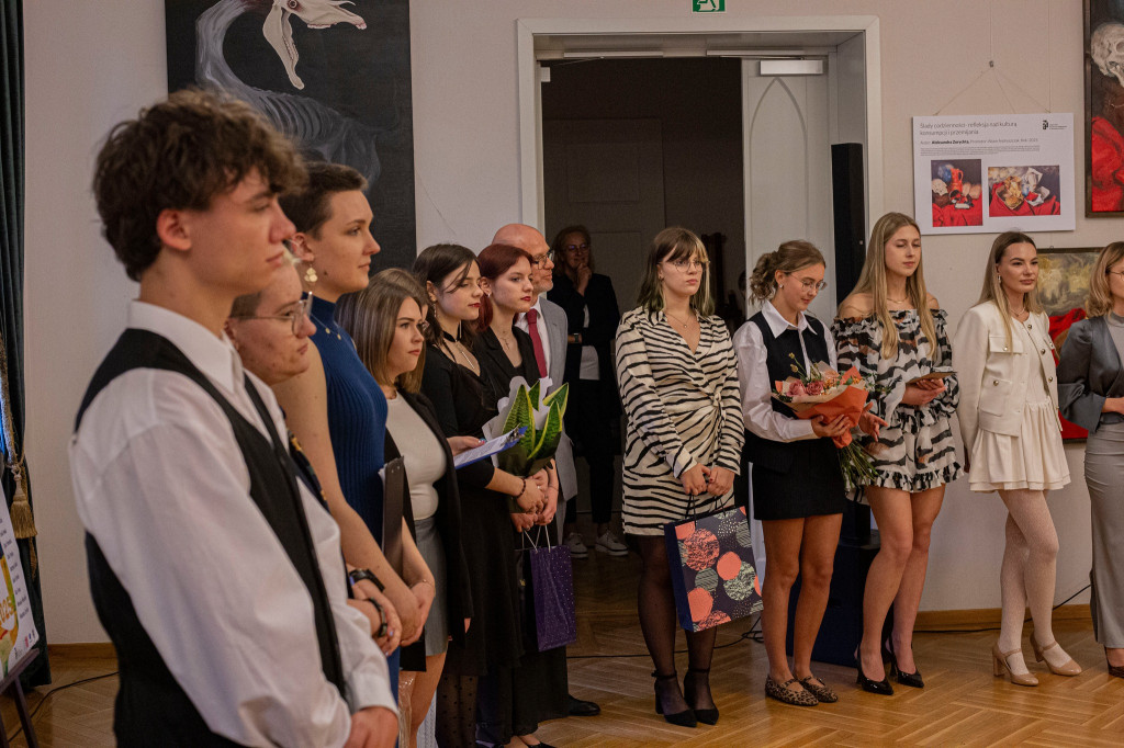 Tarnowskie Góry. Wystawa absolwentów Plastyka