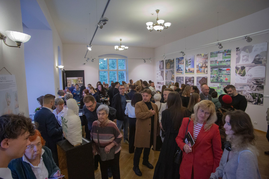 Tarnowskie Góry. Wystawa absolwentów Plastyka