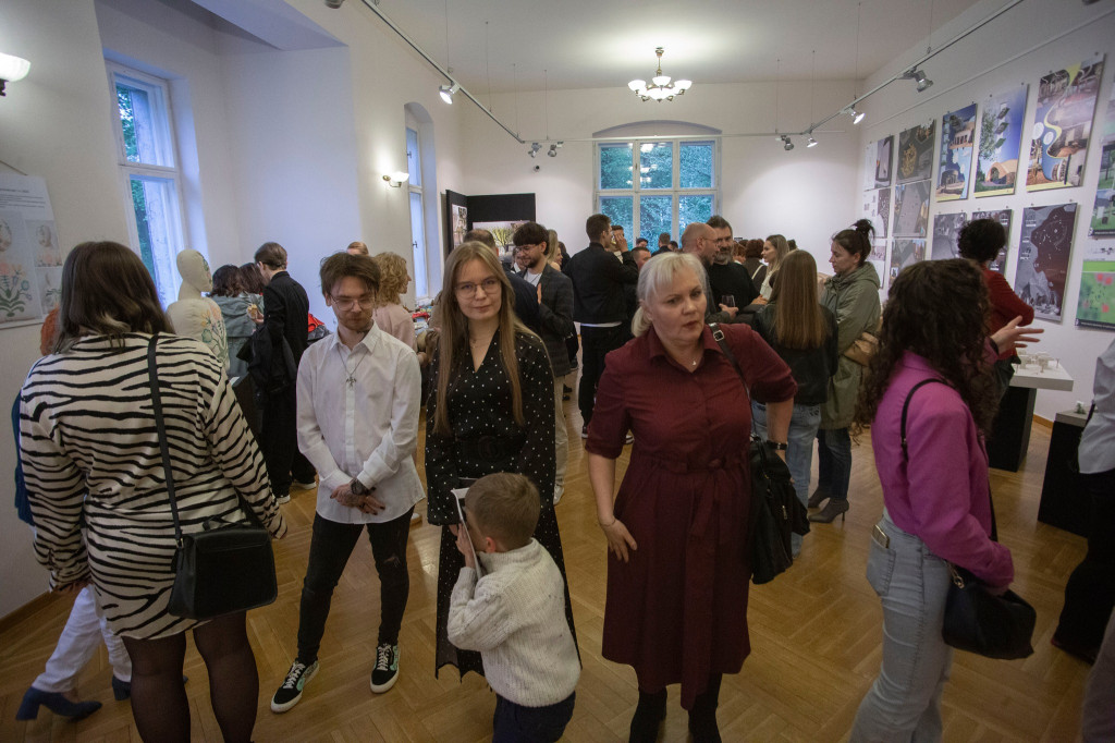 Tarnowskie Góry. Wystawa absolwentów Plastyka