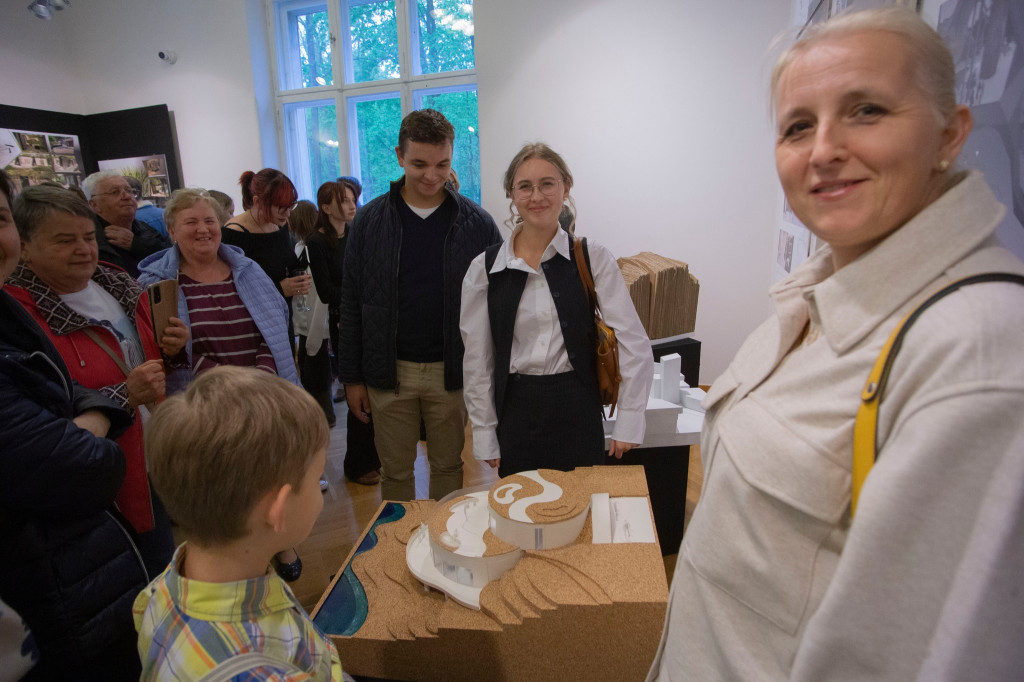 Tarnowskie Góry. Wystawa absolwentów Plastyka