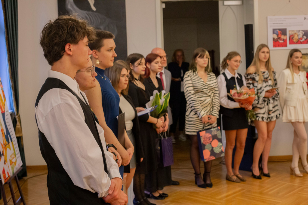 Tarnowskie Góry. Wystawa absolwentów Plastyka