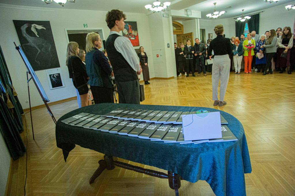 Tarnowskie Góry. Wystawa absolwentów Plastyka